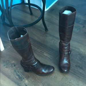 Born women’s size 9 boots real brown leather